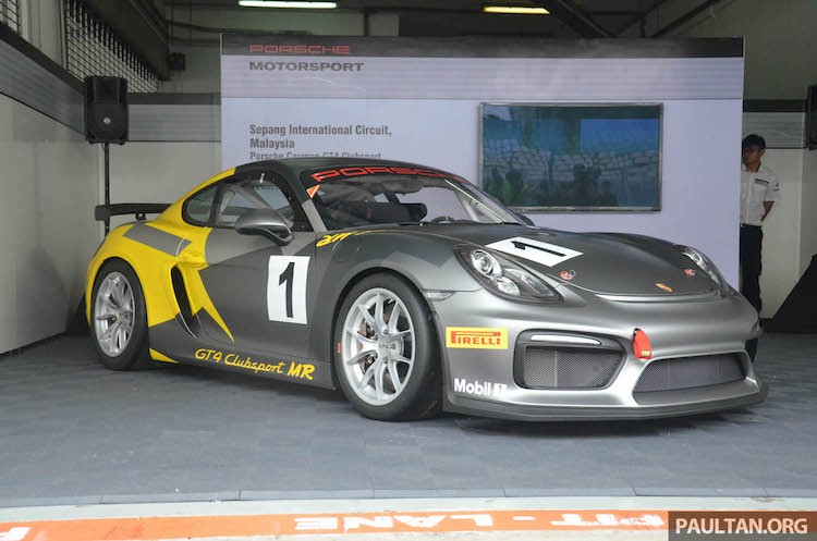 Xuất hiện lần đầu tại triển lãm Los Angeles 2015, mẫu xe đua  Porsche Cayman GT4 Clubsport vừa lần đầu tiên đặt chân tới Đông Nam Á để tham dự giải đua Sepang 12h được tổ chức tại trường đua Sepang - Malaysia.