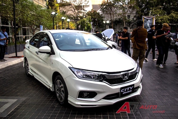 Bên cạnh việc giới thiệu các phiên bản  Honda City 2017 được nâng cấp, Honda Thái Lan cũng đã đồng thời công bố gói phụ kiện thể thao Modulo mới cho chiếc xe, tương tự như các đời City trước đây.