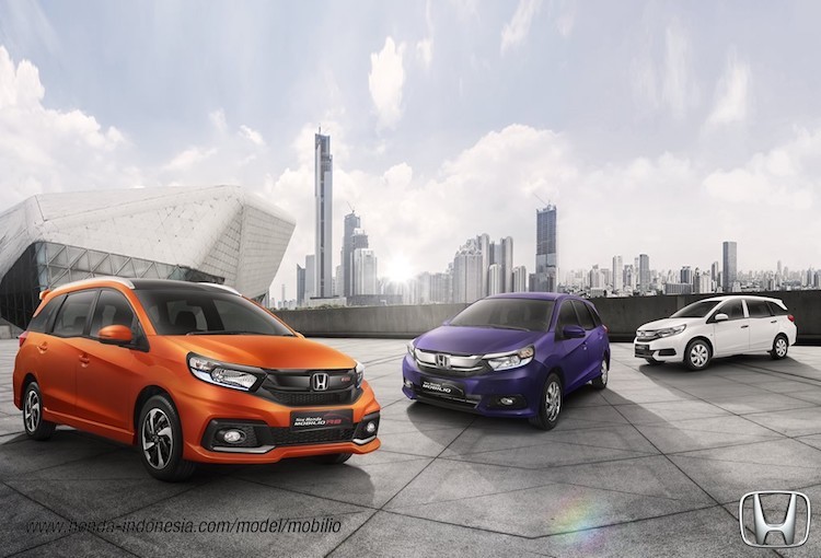 Trong tuần qua, Honda đã khá bận rộn tại Đông Nam Á. Sau khi ra mắt chiếc sedan hạng B City 2017 tại Thái Lan, mẫu MPV cỡ nhỏ dựa trên City là  Honda Mobilio 2017 cũng đã được Honda "trình làng" tại thị trường Indonesia. Cả 2 mẫu xe này đều được Honda thiết kế chủ yếu cho các thị trường các nước đang phát triển, và đều là những dòng xe phổ biến nhất của hãng tại từng thị trường.