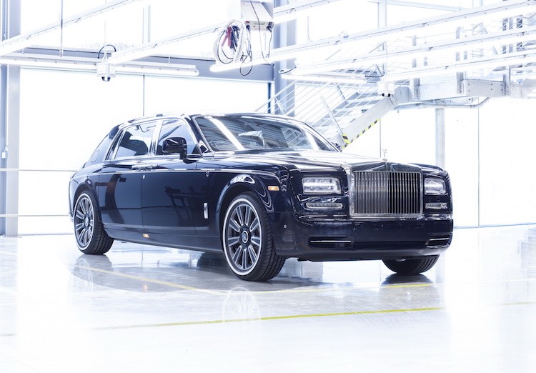 Sau 13 năm, dòng xe siêu sang  Rolls-Royce Phantom thế hệ thứ 7 đã chính thức bị "khai tử" vào cuối tháng 1. Chiếc Phantom cuối cùng đã được một "đại gia" sưu tập Rolls-Royce nổi tiếng đặt hàng, dựa trên phiên bản Phantom "thân dài" Extended Wheelbase và có nhiều chi tiết "hàng thửa" lấy cảm hứng từ những du thuyền hạng sang trong thập niên 30 của Thế kỷ trước.