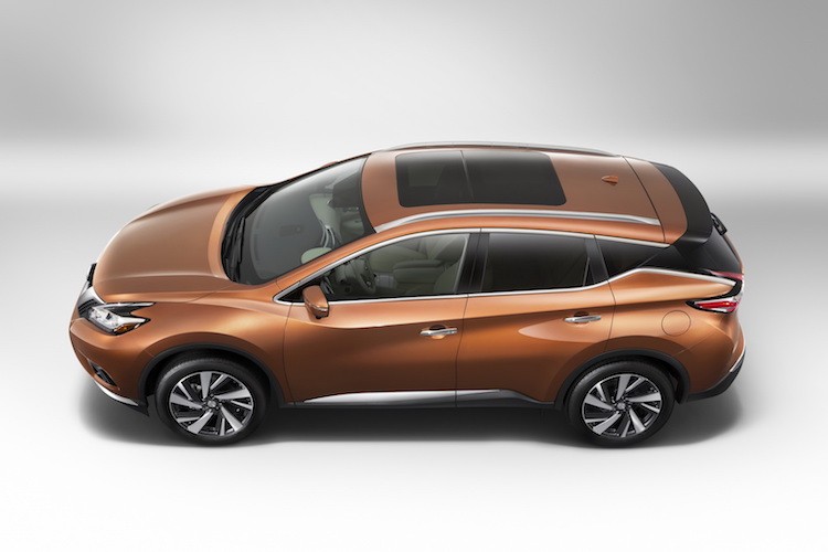 Vẫn thuộc thế hệ thứ 3,  Nissan Murano mới (tạm gọi là 2017,5) vẫn sở hữu kiểu dáng tổng thể của các phiên bản trước. Theo phong cách của Nissan, xe sở hữu phần đầu ấn tượng với đèn pha hình lưỡi liềm cùng với cụm lưới tản nhiệt đặc trưng với chữ V mạ chrome nằm chính giữa, bao xung quanh logo của hãng.