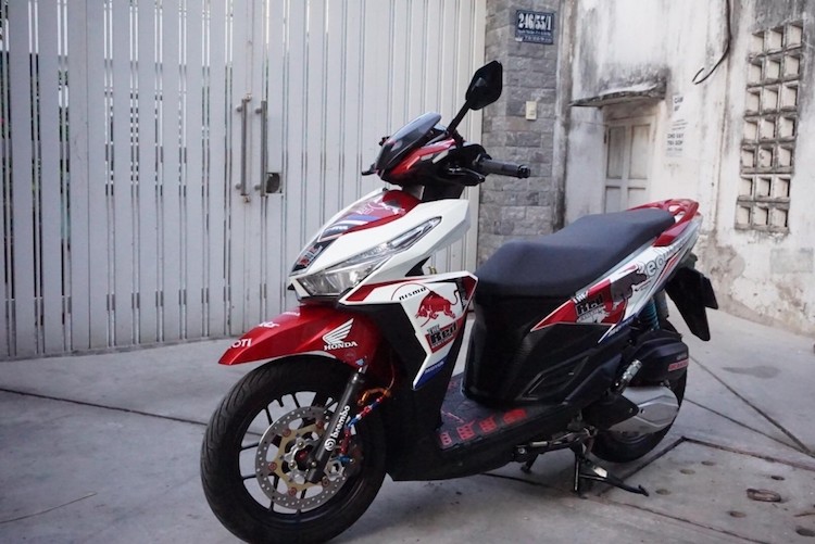 Còn được bán với tên gọi Honda Vario 125,  Honda Click 125i phiên bản nhập nguyên chiếc từ Thái Lan là một trong những dòng xe tay ga được dân chơi rất ưa chuộng tại Việt Nam, đặc biệt ở khu vực miền Nam. Với kiểu dáng vốn đã rất thể thao, chiếc xe là "nguyên liệu" để nhiều biker Việt chế ra những bản độ kiểng đẹp mắt.