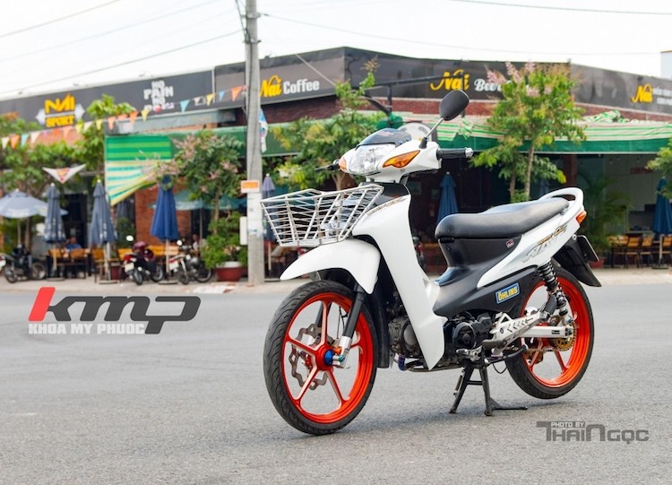 Do hãng xe máy Honda hiện đã "khai tử" Super Dream 110 tại Việt Nam nên hiện tại, dòng xe số phổ thông có giá rẻ nhất là  Honda Wave Alpha. Kể từ năm 2002 tới nay, Wave Alpha đã "kế thừa" truyền thống của Wave Thái và trở thành phương tiện đi lại của rất nhiều gia đình và người sử dụng tại Việt Nam.