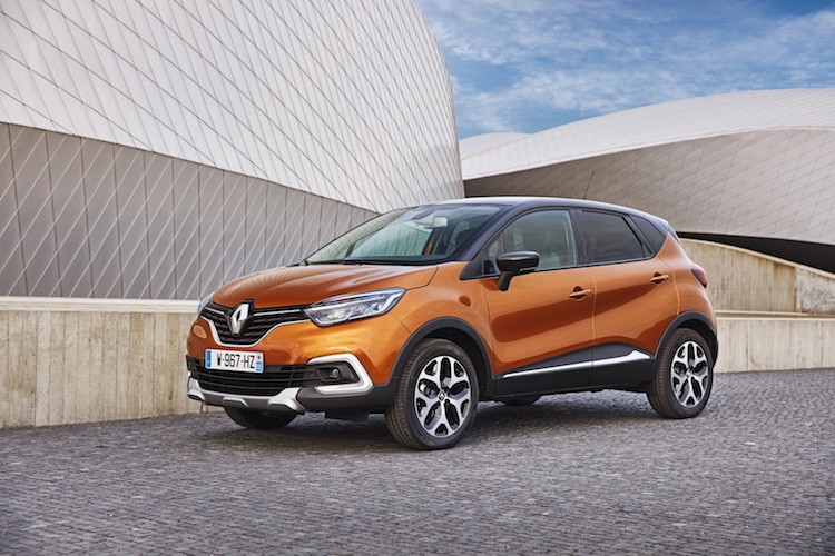 Ra mắt vào năm 2013, mẫu crossover hạng B  Renault Captur mới đã trở thành một trong những dòng xe quan trọng của hãng xe Pháp Renault, với doanh số đứng đầu hãng. Để chiếc xe có thể giữ được tính cạnh tranh trong phân khúc này, Renault vừa nâng cấp Captur với một số thay đổi nhẹ ở ngoại hình và nội thất tiện nghi, sang trọng hơn.