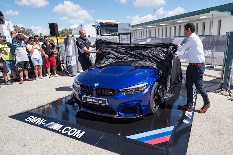 Tại chặng đua MotoGP ở Jerez de la Frontera, Tây Ban Nha vừa qua, BMW đã công bố trao giải thưởng là chiếc siêu coupe thể thao  BMW M4 CS mới nhất dành cho tay đua nhanh nhất mùa giải 2017. Đây là năm thứ 15 liên tiếp BMW tặng xe cho tay đua nhanh nhất vào cuối mỗi mùa giải MotoGP.