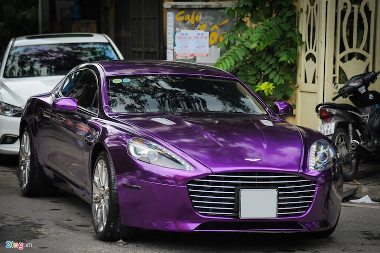 Tại Việt Nam hiện nay,  Aston Martin Rapide S có số lượng không dưới 3 chiếc, trong số đó 2 chiếc hiện định cư tại Hà Nội. Được đưa về Việt Nam với màu sơn nguyên bản là trắng, tuy nhiên đến nay, đây đã là lần thứ 2 chủ nhân của chiếc Aston Martin Rapide S này đổi màu ngoại thất cho xe.