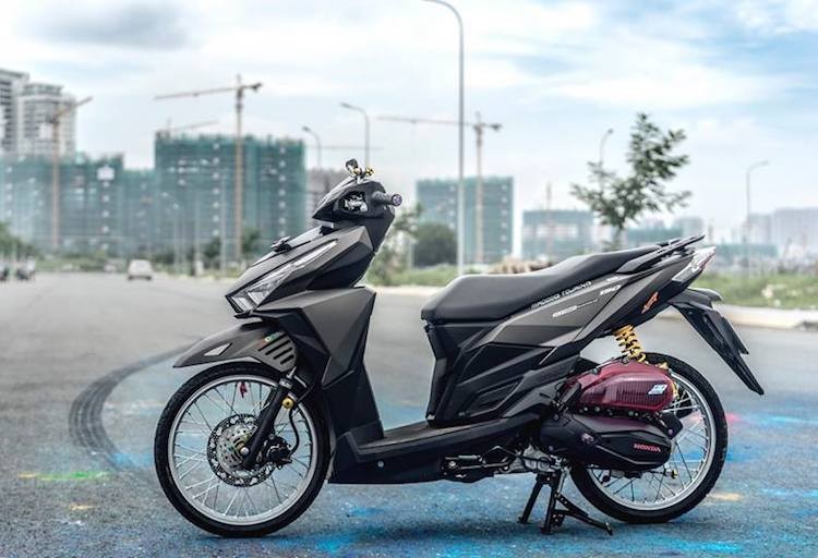 Còn được bán với tên gọi Honda Click 125i kèm động cơ nhỏ hơn ở thị trường Thái Lan,  xe ga Honda Vario 150 với thiết kế mạnh mẽ, nằm ở phân khúc tầm trung như chiếc Honda Air Blade tại Việt Nam. Dù không được bán chính hãng nhưng do sở hữu kiểu dáng hấp dẫn, mẫu xe này đã được nhiều cửa hàng nhập khẩu tư nhân đưa về.