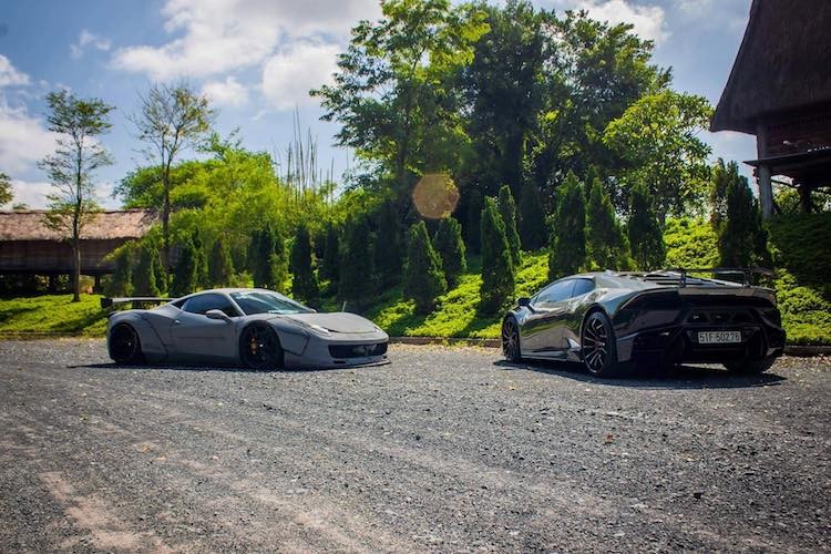 2 chiếc  siêu xe chục tỷ Ferrari 458 Italia độ Liberty Walk và Lamborghini Huracan độ Vorsteiner đã có dịp hội tụ và phô diễn vẻ đẹp của mình tại một địa điểm gần Sài Gòn. Theo dân chơi xe đánh giá, hiện tại 2 chiếc xe này là những siêu xe độ bài bản và "khủng" nhất tại Việt Nam.