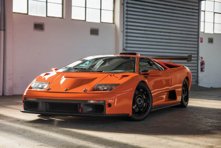 Vào năm 1999 tại triển lãm Bologna, chiếc siêu xe đua  Lamborghini Diablo GTR đã được chính thức ra mắt. Về cơ bản là phiên bản đua của chiếc Diablo GT vốn đã rất mạnh mẽ và hiếm, Diablo GTR được coi là mẫu xe "khủng" nhất trong dòng Diablo từng được Lamborghini chế tạo trong lịch sử.