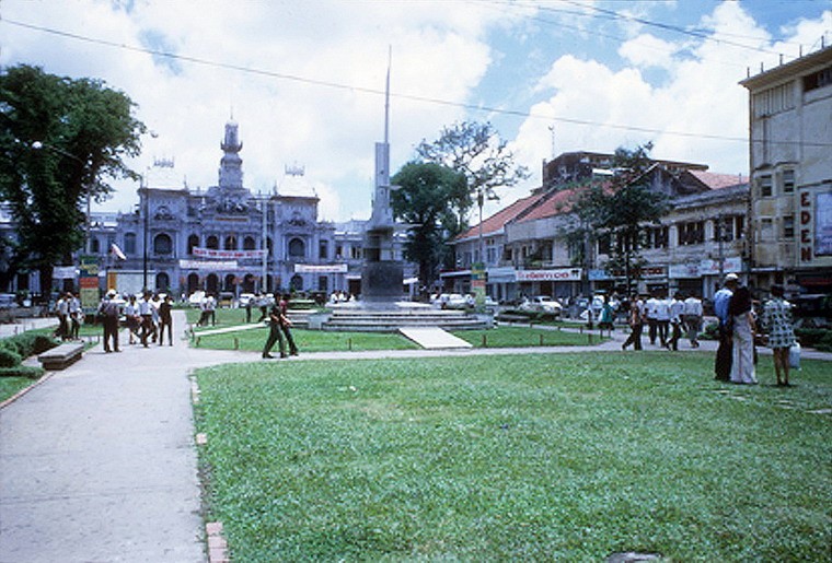 Tòa Đô chính năm 1971. Hình ảnh được giới thiệu trên trang Flickr của thành viên Manhhai.