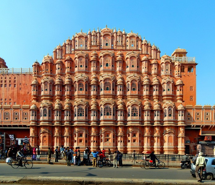 Hawa Mahal, còn gọi là Cung điện của gió, là công trình kiến trúc nổi tiếng nhất của thành phố Jaipur, bang Rajasthan, Ấn Độ.