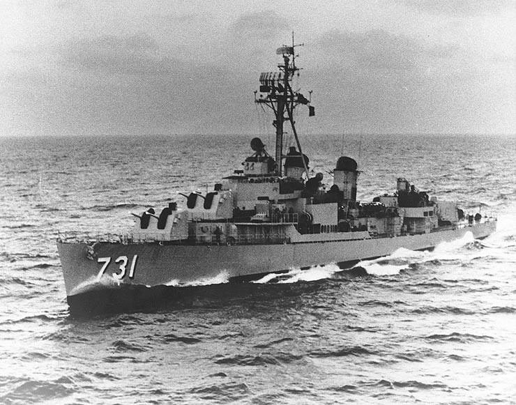 Ngày 2/8/1964, tàu khu trục USS Maddox (ảnh) đã xâm nhập sâu vào vùng Vịnh Bắc Bộ và đụng độ với ba tàu phóng ngư lôi của hải quân miền Bắc Việt Nam. Biến cố này được biết đến như sự kiện Vịnh Bắc Bộ lần thứ nhất.