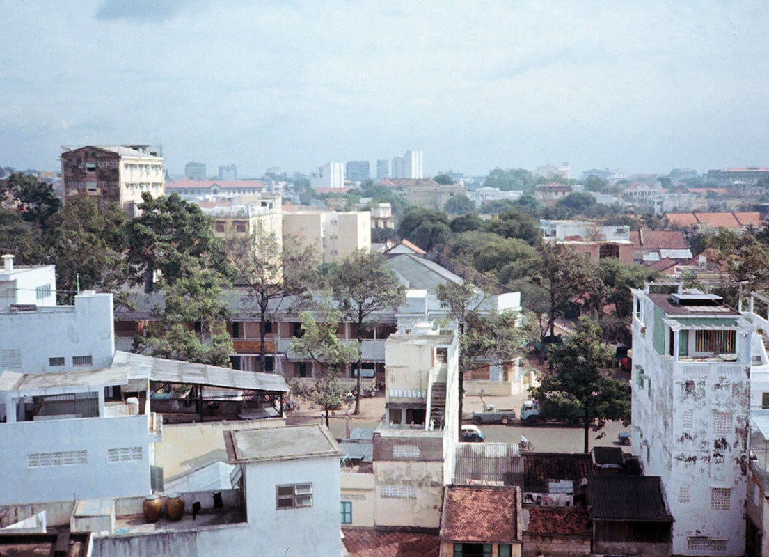 Góc đường Trần Hưng Đạo - Nguyễn Thái Học nhìn từ trên cao. Ảnh: Bruce Baumler.