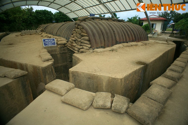 Tọa lạc tại phường Thanh Trường, TP Điện Biên Phủ, tỉnh Điện Biên, hầm chỉ huy của tướng De Castries, tổng chỉ huy binh đoàn tác chiến Tây Bắc của đội quân viễn chinh Pháp vẫn được giữ nguyên vẹn như khi cuộc chiến kết thúc cách đây 61 năm.