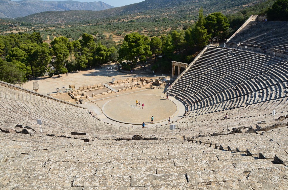 Nằm trong khu di chỉ khảo cổ Epidaurus của Hy Lạp, nhà hát Epidaurus, nhà hát của người Hy Lạp cổ đại, là một trong những kiệt tác kiến trúc nổi tiếng nhất của nền văn minh Hy Lạp cổ đại.