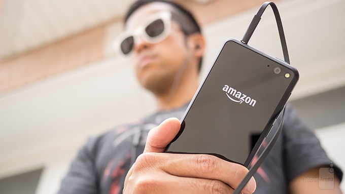  Amazon Fire Phone (2014).  Mẫu smartphone đỉnh cao Amazone Fire Phone là “tác phẩm” của nhà sáng lập Jeff Bezos. Mất 3 năm nghiên cứu và phát triển, Fire Phone mang đến ý tưởng về giao diện 3D đầy thú vị nhưng cuối cùng lại trở nên vô dụng, chưa kể giao diện Amazon nặng nề, chức năng Android hạn chế. Điện thoại của Amazon còn dùng cấu hình dưới trung bình nhưng bán với giá cao cấp. Dù sau này đã giảm giá và tích hợp dịch vụ Amazon Prime được ưa chuộng, mọi nỗ lực không giúp được gì cho Fire Phone. Chưa đầy một năm sau khi ra mắt, “điện thoại lửa” bị ngừng sản xuất và là cơn ác mộng mà không công ty nào muốn lặp lại.