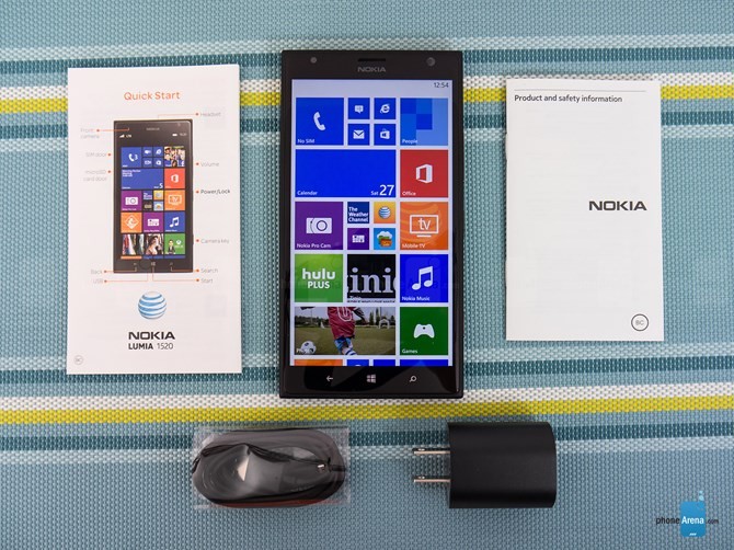  1. Nokia Lumia 1520. Nokia Lumia 1520 ra đời cách đây 2 năm, vào tháng 11/2013. Chiếc điện thoại này sẽ được cập nhật lên Windows 10 vào cuối năm nay. Máy có màn hình hiển thị 1080p 6-inch đi kèm với một máy ảnh 20 MP PureView, Ram 2 GB , một bộ vi xử lý quad-core Snapdragon 800, lưu trữ mở rộng 32GB, và pin 3400 mAh với khả năng sạc không dây.