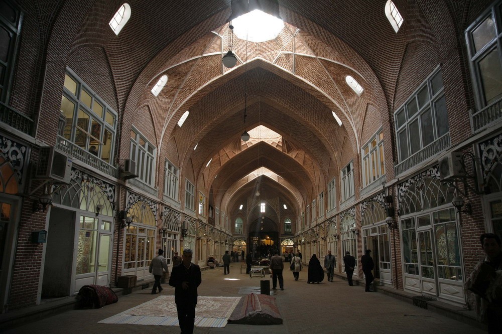 Nằm ở trung tâm của thành phố Tabriz của Iran,  khu chợ Ba Tư cổ Tabriz (Tabriz Bazaar) là một trung tâm thương mại có vai trò đặc biệt quan trọng trong nền văn hóa Ba Tư thời cổ.