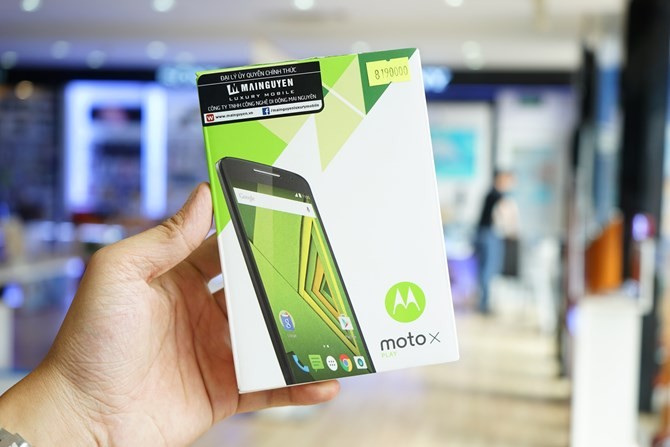 Bên cạnh những model cao cấp và phổ thông, Motorola cũng góp mặt ở phân khúc tầm trung với mẫu  điện thoại Moto X Play Dual sim.