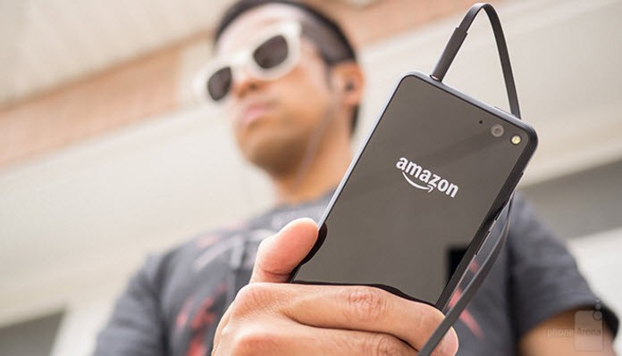  Amazon Fire Phone. Hầu hết mọi người đều biết đến chiếc  điện thoại Amazon Fire Phone nhưng chẳng mấy ai mua nó. Mùa hè năm 2014, chiếc điện thoại này ra đời với mức giá 199 USD có hợp đồng với nhà mạng và 649 USD không có hợp đồng. Mức giá này quá cao so với thực chất sản phẩm. Trên thị trường có vô số những sản phẩm hấp dẫn hơn, đến từ nhiều tên tuổi có tiếng hơn với mức giá tương tự. Amazon dần hạ giá chiếc Fire Phone xuống 130 USD có hợp đồng với nhà mạng nhưng mọi thứ vẫn là quá muộn. Amazon không tiết lộ có bao nhiêu chiếc Fire Phone đã bán được nhưng công ty này mất khoảng 170 triệu USD cho công tác nghiên cứu và sự kiện công bố sản phẩm.