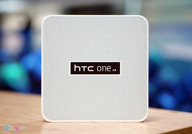 Ra mắt trong tháng 10 và nhận được nhiều sự quan tâm của giới công nghệ,   điện thoại HTC One A9 đã có mặt tại Việt Nam và lên kệ với giá 11,9 triệu đồng. Đây không phải là một model chạy đua cấu hình, mà tập trung vào các yếu tố như thiết kế, camera, tốc độ cập nhật hệ điều hành.