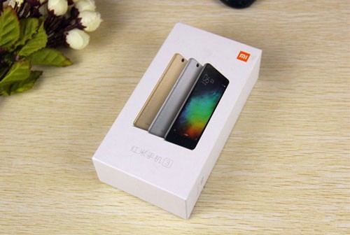 Chiếc hộp đựng  điện thoại Xiaomi Redmi 3.