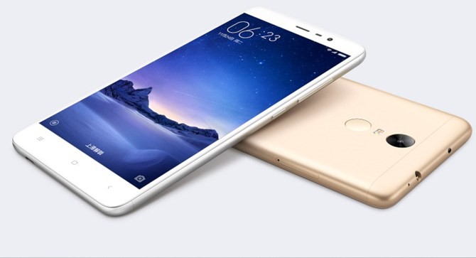  1. Xiaomi Redmi Note 3. Redmi Note 3 sở hữu màn hình 5.5 inch độ phân giải Full HD, vi xử lí MediaTek Helio X10 MT6795 (tám lõi Cortex-A53 tốc độ 2GHz, 64-bit), GPU PowerVR G6200, tùy chọn bộ nhớ 16 GB với RAM 2GB hoặc bộ nhớ 32 GB với RAM 3GB, camera chính 13 MP, camera trước 5MP, pin 4000 mAh, 2 khe cắm SIM đều hỗ trợ kết nối 4G LTE, bộ nhớ trong 16 GB, ngoài ra còn có bản 32 GB . Cục pin bên trong máy có dung lượng rất lớn, 4.000 mAh và có thể sạc nhanh. Giá bán  smartphone xách tay: 3,5 triệu đồng.