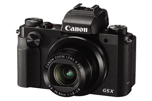   Canon: Máy ảnh Canon Powershot G5 X. Được trang bị ống ngắm EVF với độ nét cao và màn hình điều khiển LCD cảm ứng xoay lật, G5 X chính là chiếc máy ảnh du lịch cao cấp cho bạn tận hưởng sự tự do với mọi phong cách chụp hình. Với cảm biến hình ảnh 20,2 megapixel 1,0 inch, bộ xử lý DIGIC 6, khẩu độ f/1.8-2.8 và ống zoom 4.2x, chiếc máy ảnh này đã đánh bật mọi máy ảnh smartphone về mặt chất lượng hình ảnh. Giá bán: 17,9 triệu đồng   