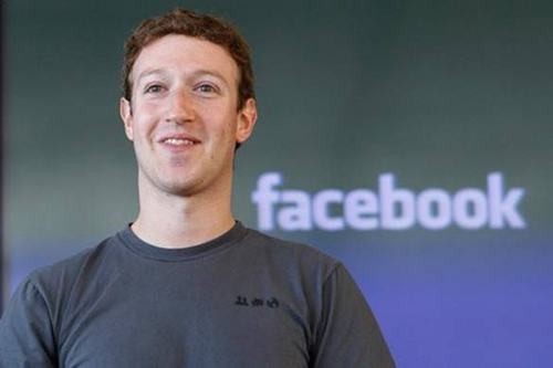 Là nhà sáng lập của Facebook, không quá bất ngờ khi Mark Zuckerberg chính là thành viên đầu tiên của mạng xã hội này. Một điều đáng chú ý, đó là tài khoản Facebook của Mark Zuckeberg có số thứ tự (số ID) là 4, chứ không phải là 1. Nhiều khả năng, các tài khoản từ thứ 1 đến 3 được Zuckerberg lập ra để thử nghiệm Facebook trước khi tạo tài khoản chính thức cho mình.