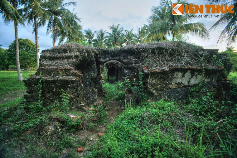 Nằm trong khuôn viên thành cổ Quảng Trị,  nhà lao Quảng Trị là một chứng tích lịch sử quan trọng về cuộc đấu tranh cách mạng ở Quảng Trị giai đoạn chống Pháp và chống Mỹ.