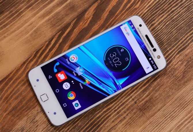  Theo Gsm Arena,  điện thoại Moto Z là mẫu smartphone chủ lực của Motorola (Lenovo) trong năm 2016, nó đặt cược rất lớn vào thiết kế mô-đun.