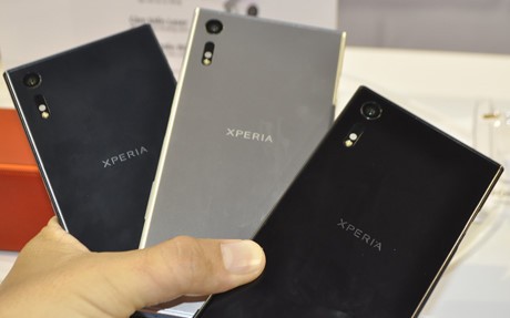 Ngoài màu đen và bạc truyền thống, Sony Xperia XZ đã có thêm màu xanh hoàn toàn mới.