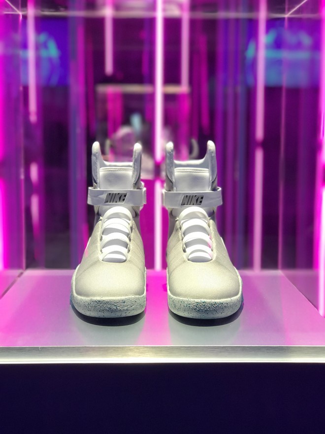 Sau nhiều tháng khiến các tín đồ sneakers trông đợi, giày thể thao Nike Mag “Back to the Future II” cuối cùng cũng được ra mắt.