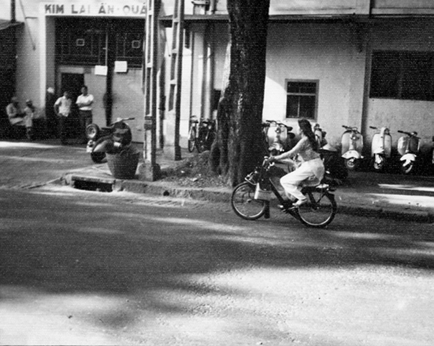 Nhà in Kim Lai Ấn Quán trên đường Thi Sách,  Sài Gòn năm 1965. Loạt ảnh đăng tải trên trang mạng Vietnam center and Archive của Mỹ, được thực hiện bởi Thomas Matthews, một cựu nhân viên Cơ quan Tình báo Trung ương Mỹ (CIA) thời chiến tranh Việt Nam.