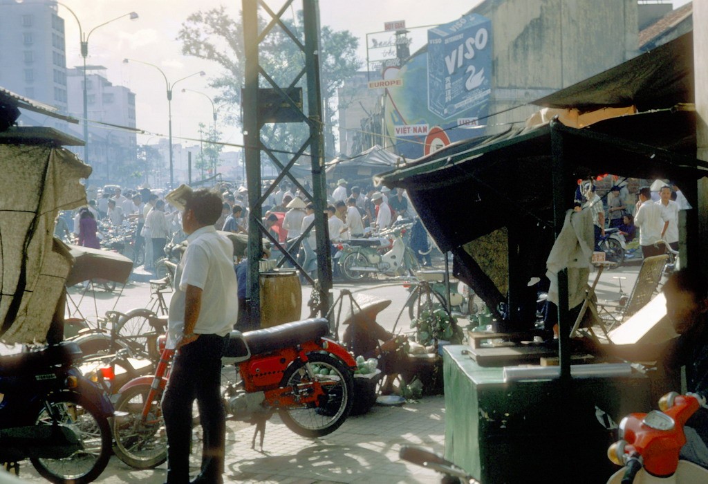 Khu chợ Cũ bên đại lộ Hàm Nghi,  Sài Gòn năm 1969.