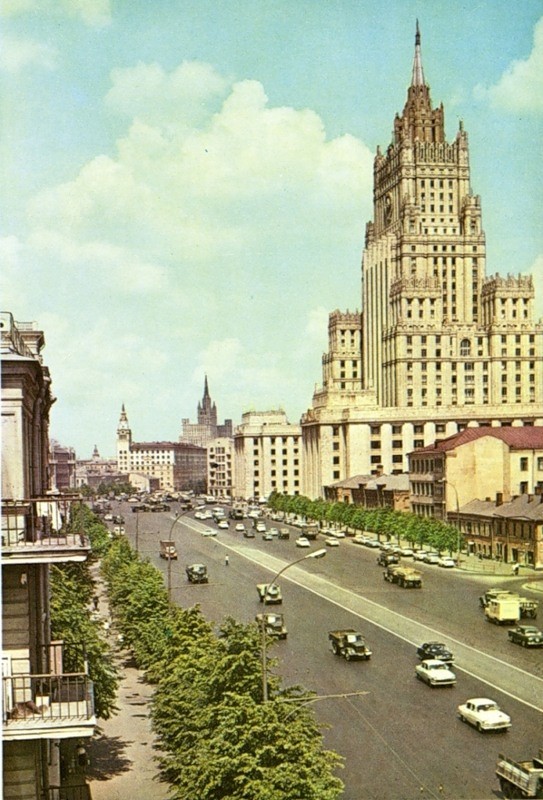 Đại học Tổng hợp Moscow bên vành đai Công Viên,  Moscow thập niên 1960.