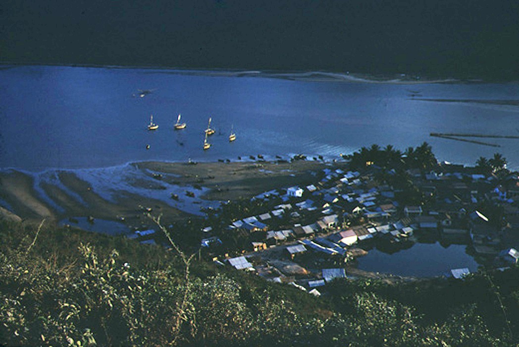 Làng chài bên bờ vịnh  Nha Trang năm 1967. Ảnh: Vietnam Center &amp; Archive.