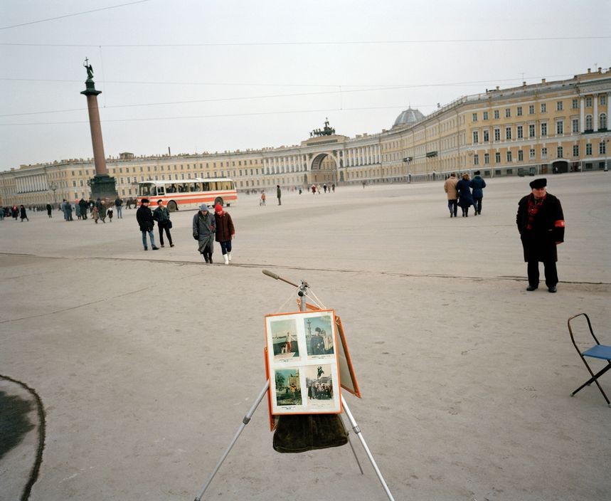 Trên quảng trường Hoàng Cung ở St Petersburg. Ảnh: Martin Parr/ Magnum Photos.