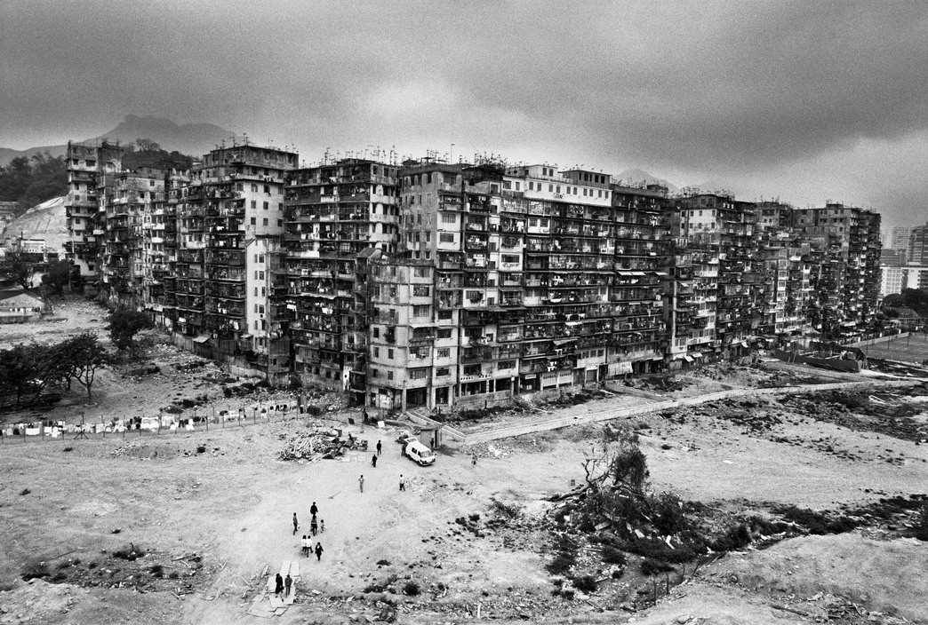 Toàn cảnh khu Cửu Long Trại Thành, Hong Kong năm 1987. Ảnh: Patrick Zachmann.