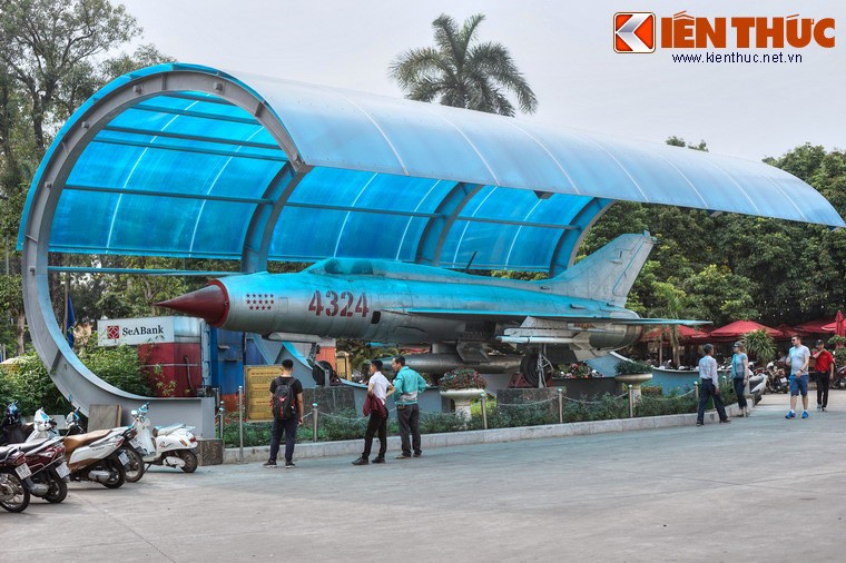 Được trưng bày trong Bảo tàng Lịch sử quân sự Việt Nam ở Hà Nội, máy bay MiG-21 mang số hiệu 4324 giữ kỷ lục về số lần bắn hạ máy bay địch trong lịch sử Quân chủng Phòng không - Không quân của Quân đội nhân dân Việt Nam.