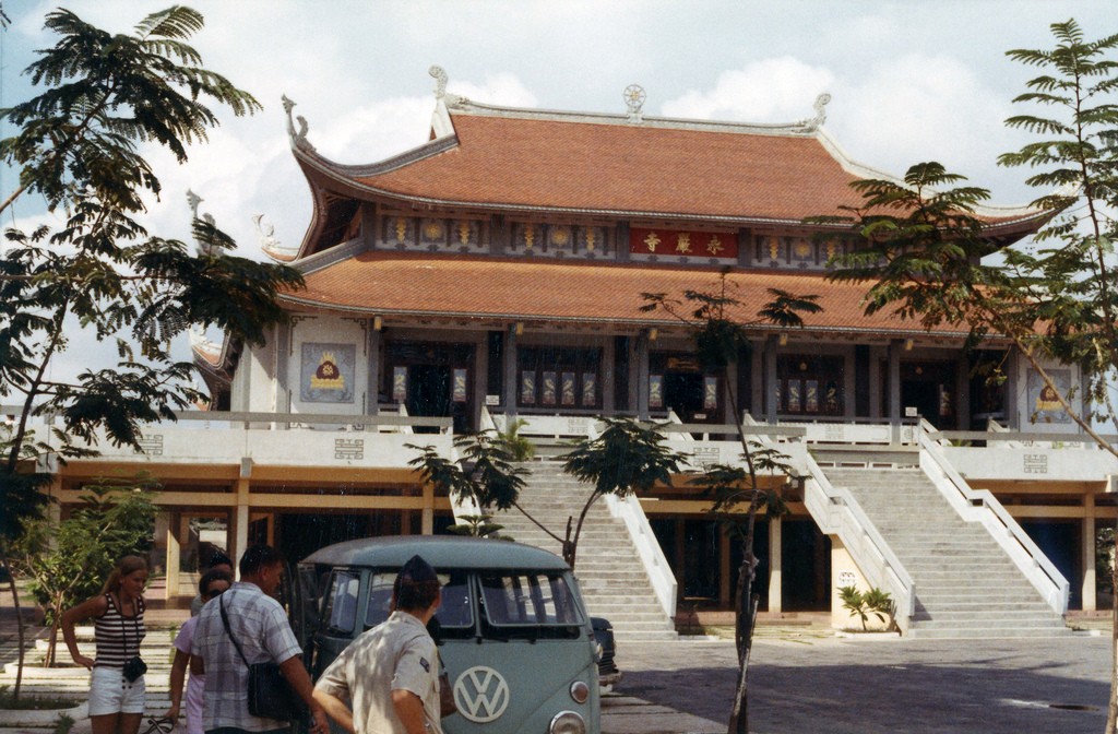 Chùa Vĩnh Nghiêm ở  Sài Gòn năm 1972. Vào thời điểm này, chùa mới hoàn thành được một năm. Ảnh: Kemper14.