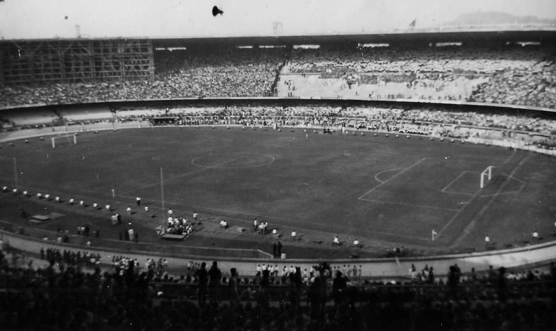 173,830 là số khán giả có mặt trên sân Maracana trong trận chung kết World Cup 1950 giữa Brazil và Uruguay. Sở dĩ sân Maracana khi đó có thể chứa nhiều người như vậy vì khán đài của sân là các bậc bê tông. Với sân vận động hiện đại trang bị ghế ngồi, việc phá vỡ  kỷ lục World Cup này là không thể.