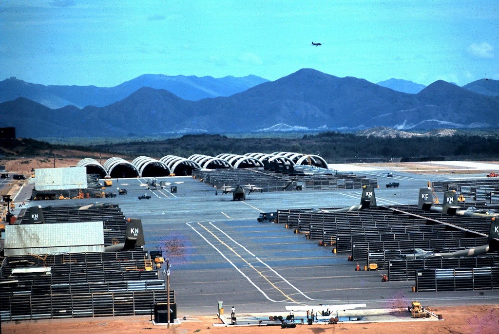 Một góc  sân bay Phù Cát, Bình Định năm 1971. Sân bay này được xây năm 1966, lúc đó có tên gọi là sân bay Gò Quánh, là một căn cứ không quân lớn ở miền Trung thời chiến tranh Việt Nam. Ảnh tư liệu.