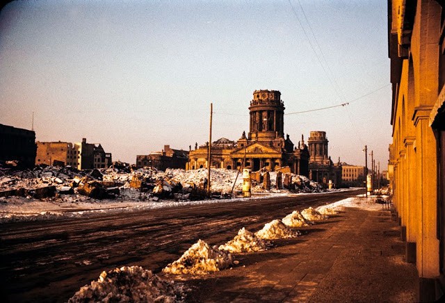 Năm 1956, hơn mười năm sau khi kết thúc Thế chiến II, nhiều khu vực của Tây Berlin vẫn ngổn ngang những đống đổ nát. Ảnh: Barney Britton/ Dpreview.