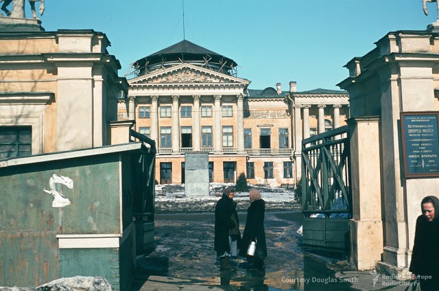 Cung điện Ostankino ở  Moscow năm 1952. Ảnh: Martin Manhoff / Radio Liberty.