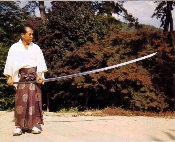 Odachi là tên gọi một loại trường kiếm truyền thống, được coi là dòng kiếm dài nhất từng được chế tác trong lịch sử Nhật Bản.