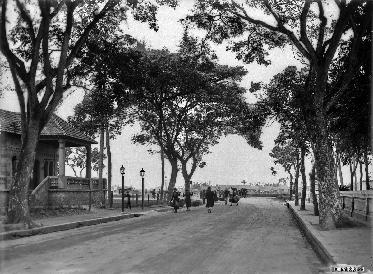 Khung cảnh đường phố ở thị xã  Thái Bình năm 1928.