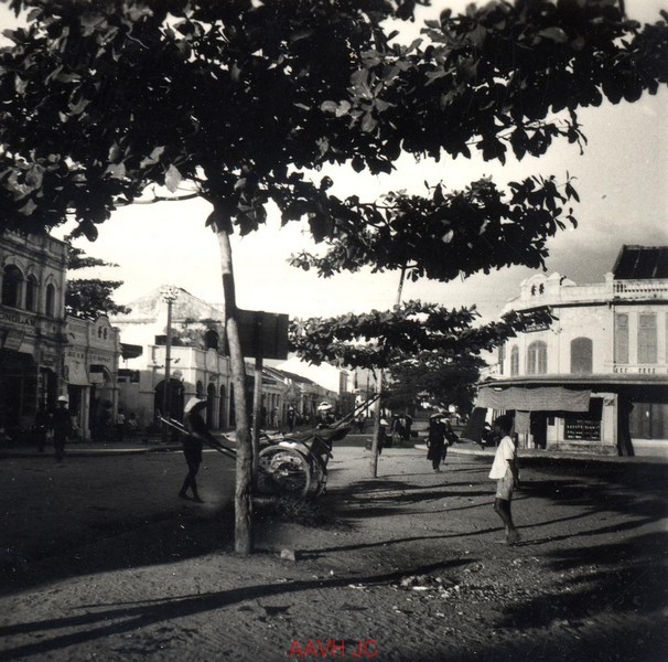 Khu vực trung tâm thị xã  Nha Trang năm 1934. Ảnh: Aavh.org.