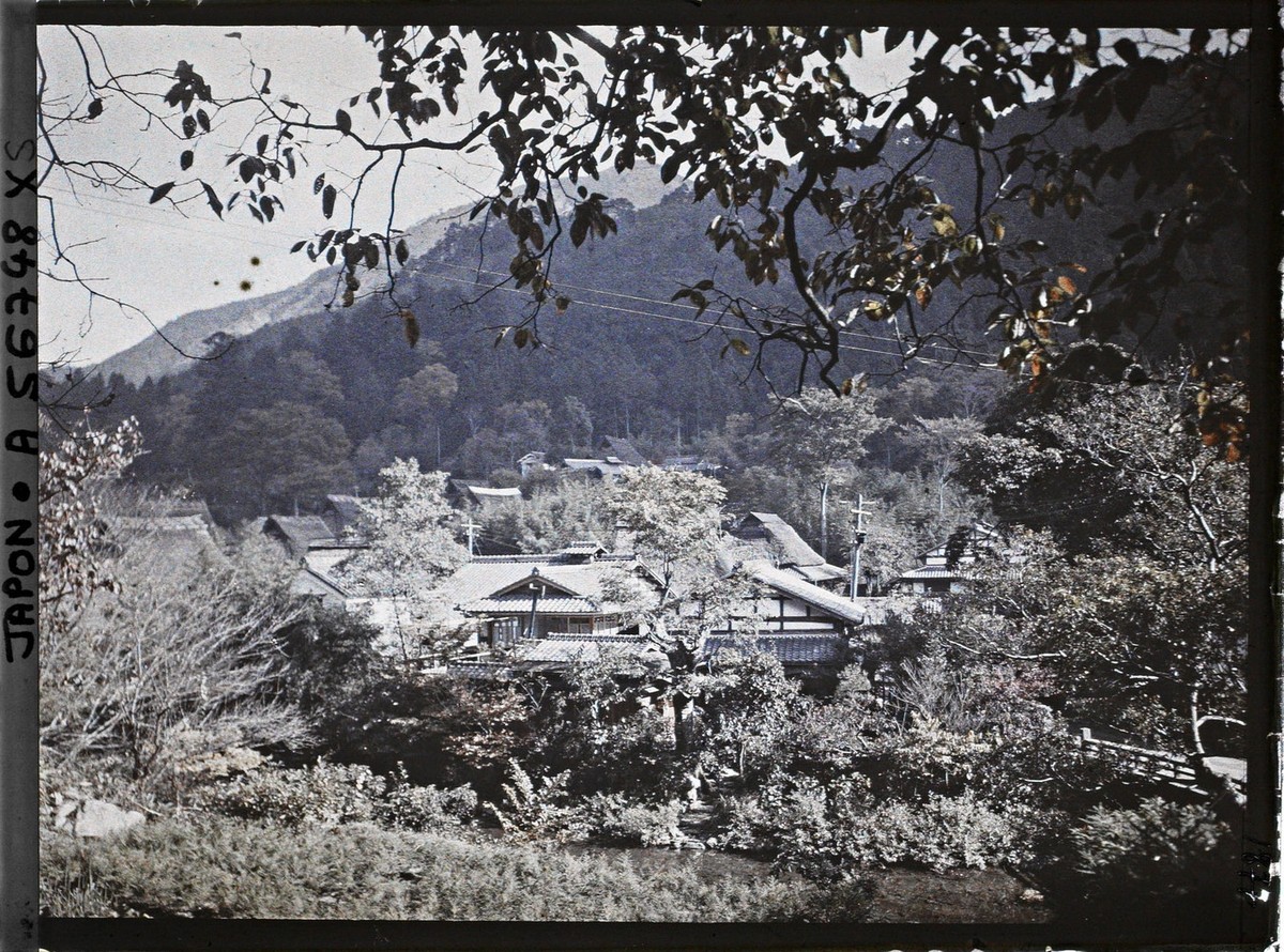 Toàn cảnh làng Yase, vùng ngoại vi Đông Bắc Kyoto,  Nhật Bản năm 1926. Ảnh: Roger Dumas / Collections.albert-kahn.hauts-de-seine.fr.