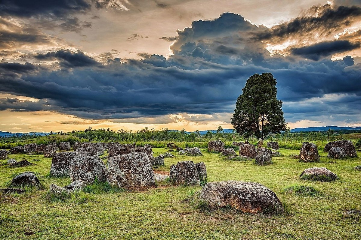 Nằm ở vùng đồng bằng trung tâm của cao nguyên Xiengkhuang, thuộc tỉnh Xiengkhuang của Lào,  cánh đồng Chum là một một trong những địa điểm khảo cổ học nổi tiếng nhất thế giới. Ảnh: World Atlas.